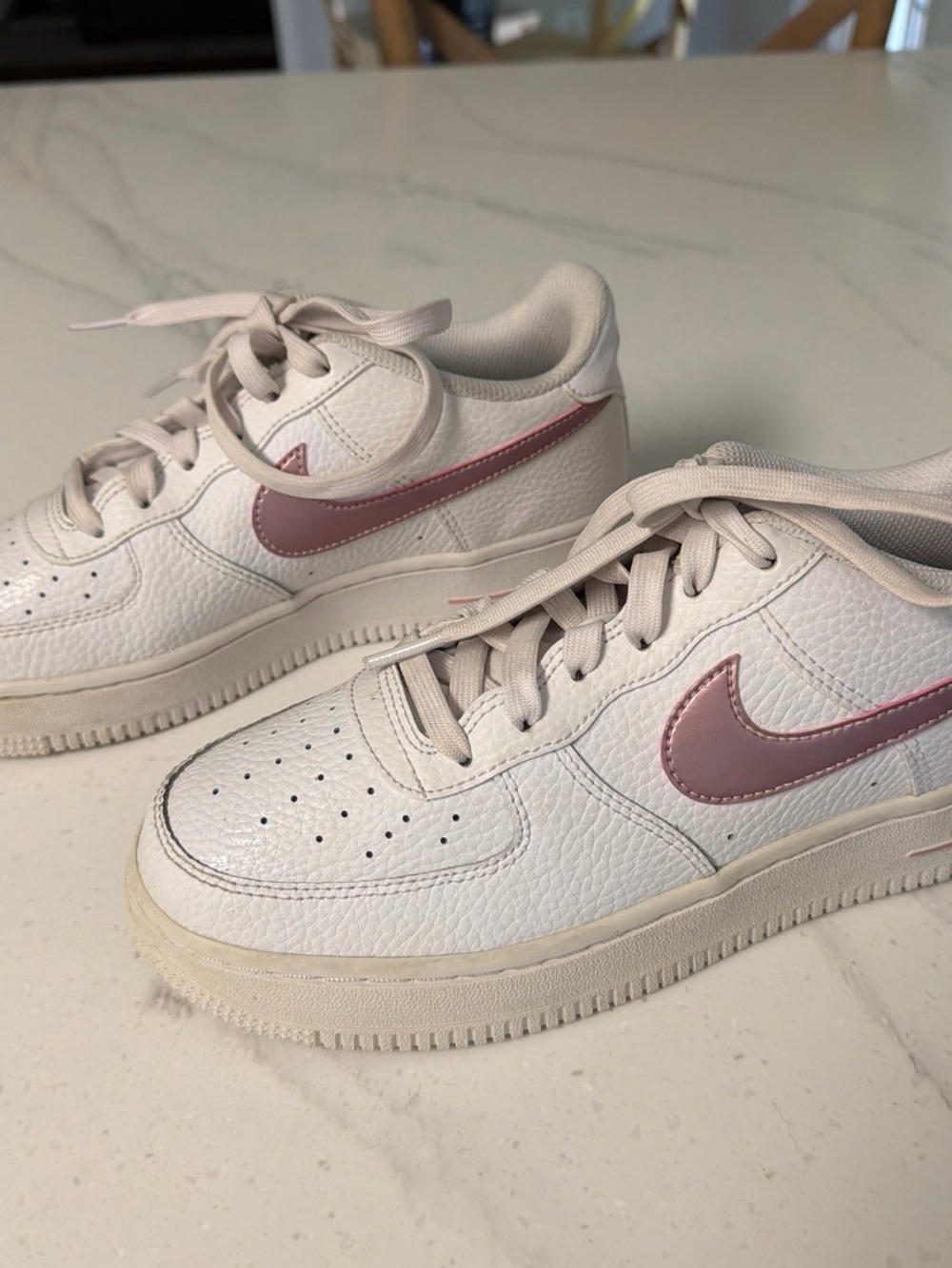 SIZE 5Y big kids = Women’s 7: Nike Low-Top Sneakers White with Dusty Pink